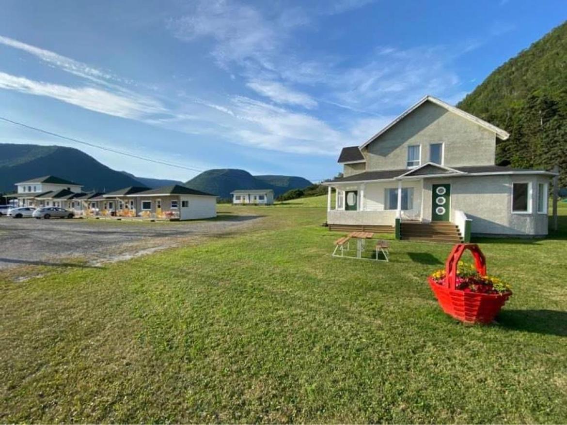 Chalets Bernatchez Mont-Saint-Pierre Εξωτερικό φωτογραφία